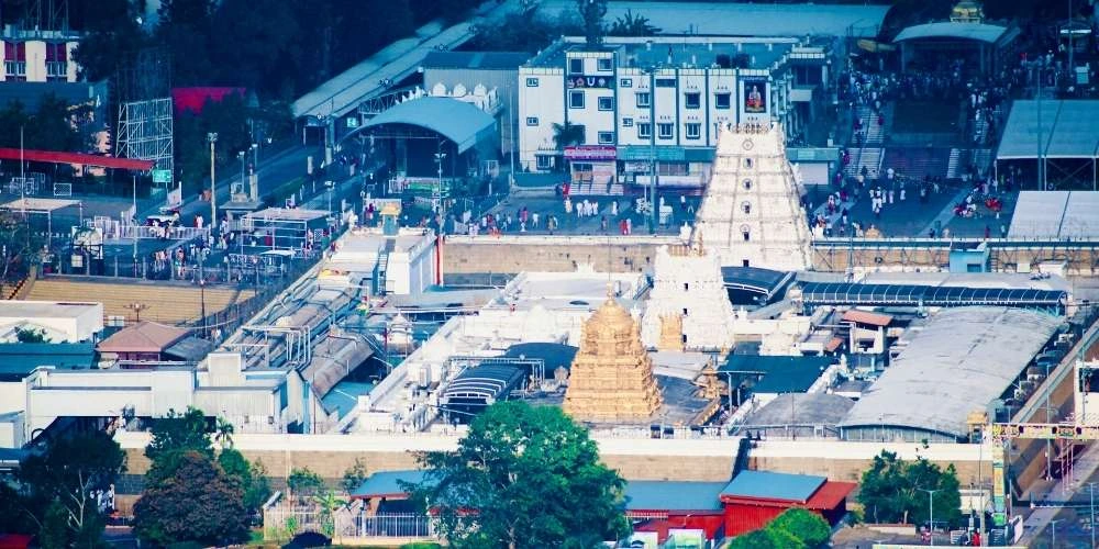 तिरुपति: वेंकटेश्वर भगवान की स्वर्णिम नगरी
