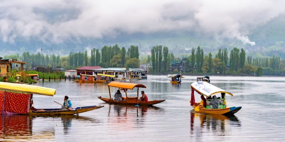 Dal Lake, Kashmir, Best Places to visit in October